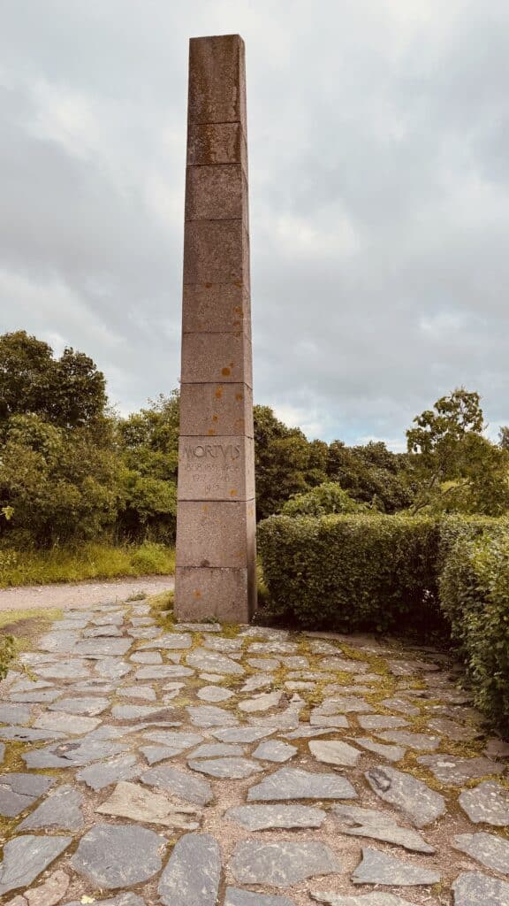 memorial to the victims of the Vallisaari explosion.