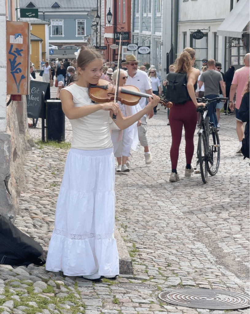 porvoo street violinist