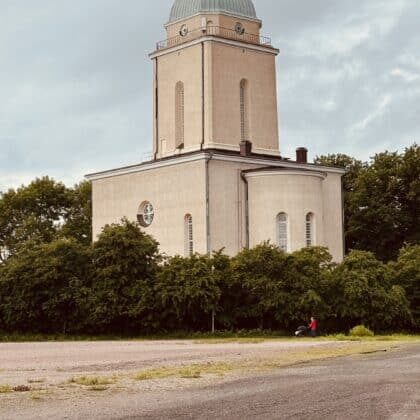 Suomenlinna's white church